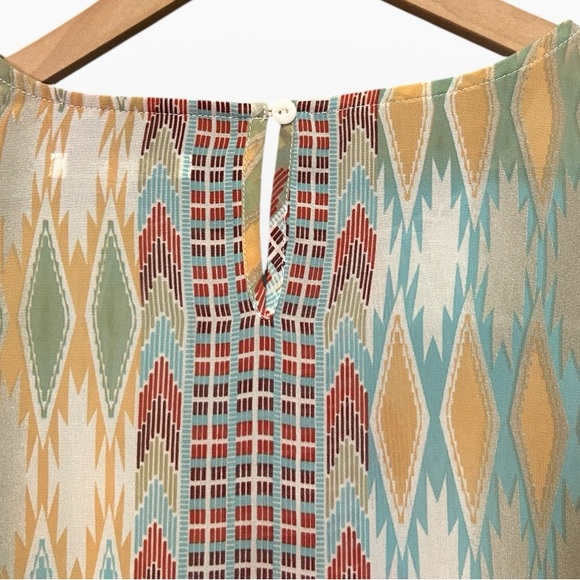 Ariat Women’s Southwest Aztec Ruffle Detail Long Sleeve Pullover Top Western - Picture 3 of 9